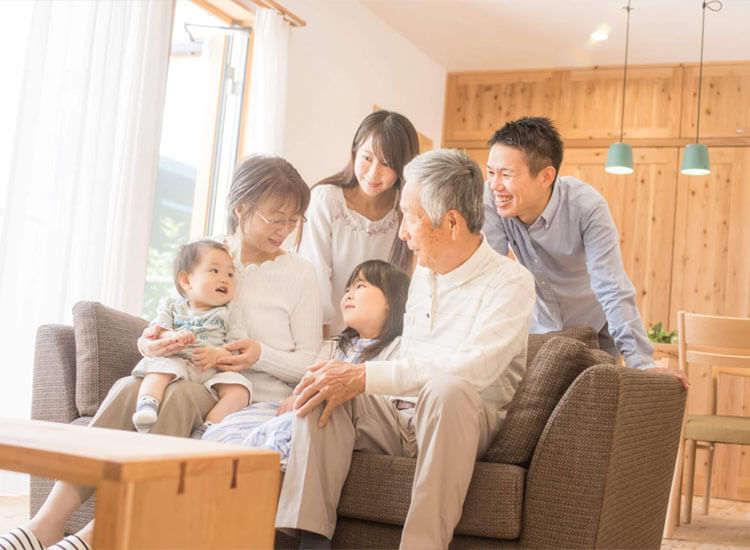 こどもからご年配まで、家族で通える歯科クリニックです